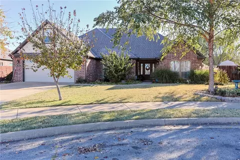 502 Meadow Brook Cir, Siloam Springs, AR 72761