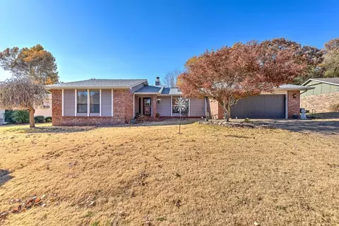 1207 W Countrywood Cir, Rogers, AR 72756