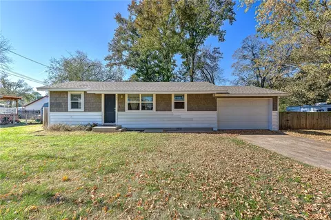 583 Smith St, Pea Ridge, AR 72751