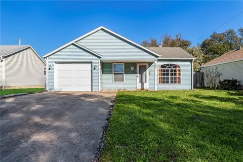 105 E Magnolia St, Rogers, AR 72756