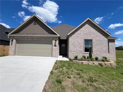 840 Ann Pl, Bentonville, AR 72713