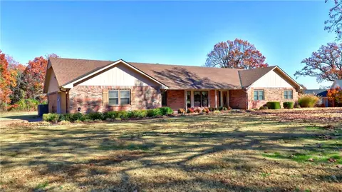 181 Woodcliff Rd, Springdale, AR 72764