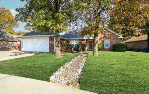 3603 W Olive St, Rogers, AR 72756