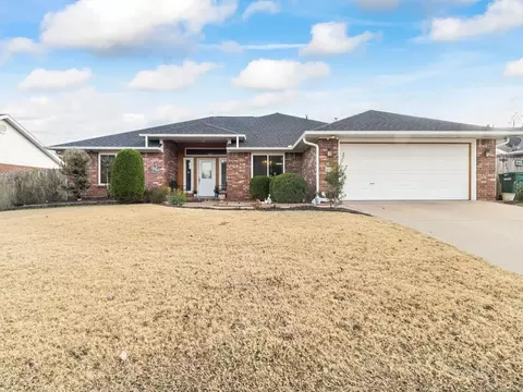 2502 W Seminole Dr, Rogers, AR 72758 photo 2