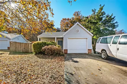 529 Evergreen Ln, Fayetteville, AR 72703