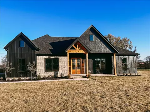 3160 Bloomfield St, Bentonville, AR 72713