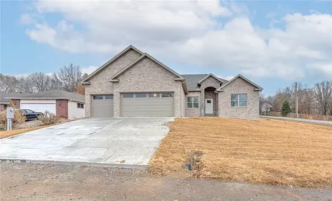 1 Skelton Dr, Bella Vista, AR 72715