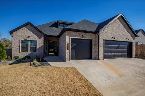 1023 Port Bella Dr, Cave Springs, AR 72718