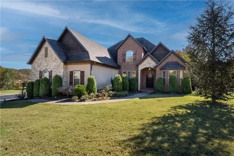 1701 Autumn Ave, Bentonville, AR 72712