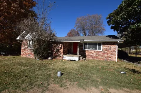 1302 N 3rd St, Stilwell, OK 74960