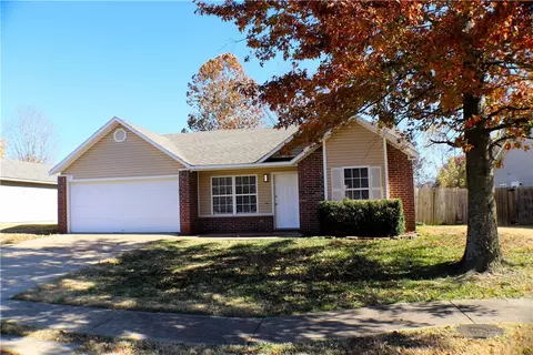 1114 S Nelson Dr, Fayetteville, AR 72703