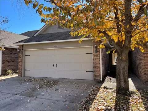2814 W Valley West Ct, Rogers, AR 72756