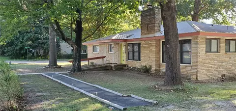 122 S Summit St, Prairie Grove, AR 72753