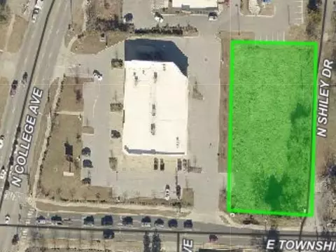 E Township Street, Fayetteville, AR 72703