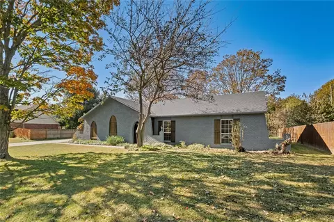 1004 S 20th St, Rogers, AR 72758