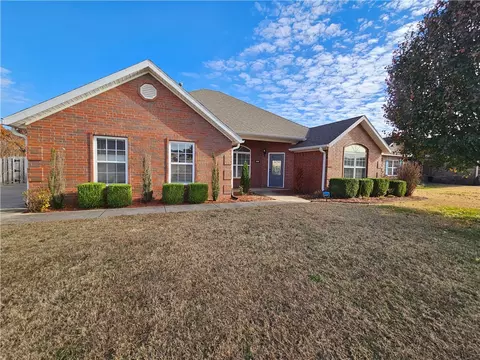 330 Mckissic Spring Rd, Centerton, AR 72719