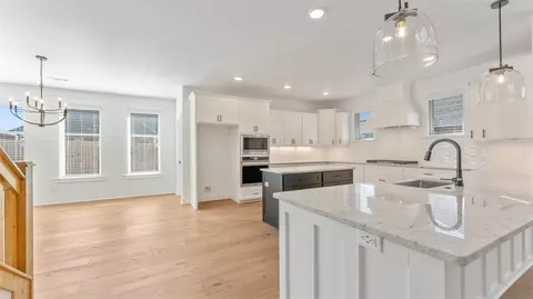 Kitchen - 1401 Paragon Dr, Centerton, AR 72719 photo 1 of 10