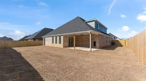 Exterior - 1401 Paragon Dr, Centerton, AR 72719 photo 6 of 8