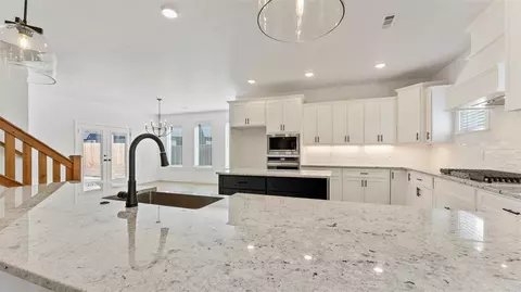 Kitchen - 1401 Paragon Dr, Centerton, AR 72719 photo 4 of 10