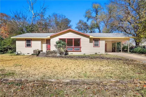 2300 W Holly St, Fayetteville, AR 72703