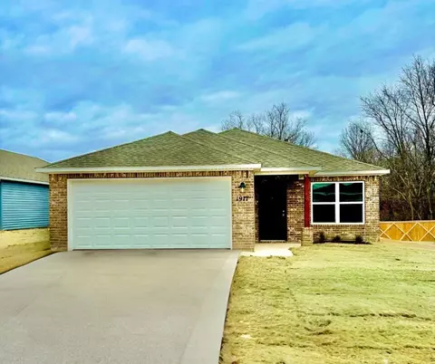 1917 E Annette Dr, Siloam Springs, AR 72761