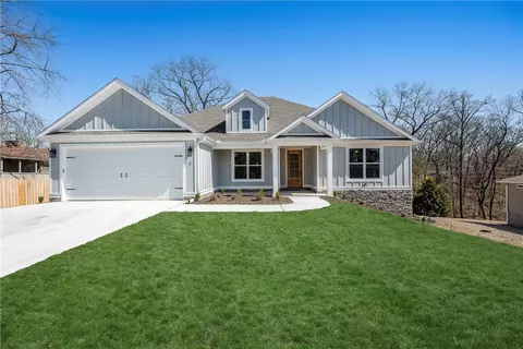 3 Hambleton Dr, Bella Vista, AR 72714
