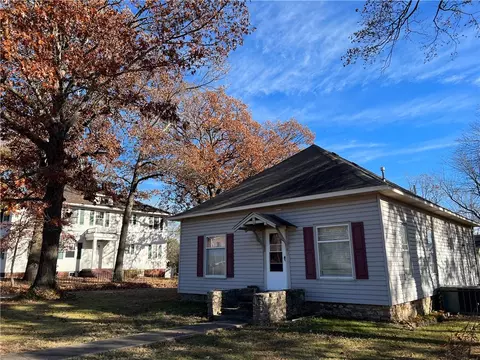403 Madison Ave, Berryville, AR 72616