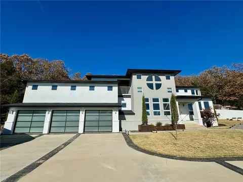 2364 N Fox Trl, Fayetteville, AR 72703