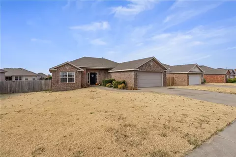 667 Olivia Ln, Centerton, AR 72719