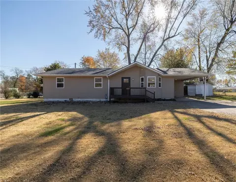 453 W 2nd St, Centerton, AR 72719