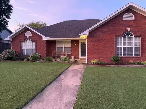 4479 W Cheyenne Dr, Fayetteville, AR 72704