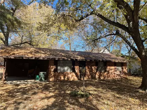 812 Davis St, Fayetteville, AR 72703