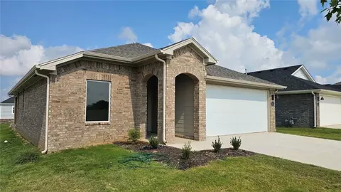 3890 Pinecrest St, Springdale, AR 72764