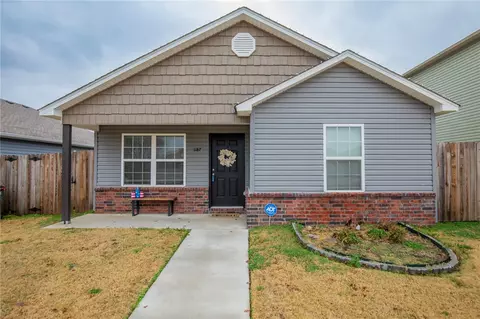 1187 S Nighthawk Dr, Fayetteville, AR 72701