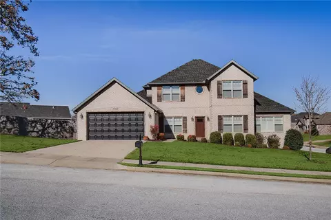1702 Shook Dr, Cave Springs, AR 72718