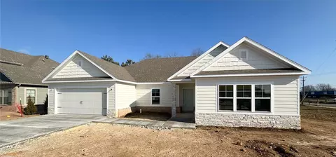 100 Dobson St, Pea Ridge, AR 72751