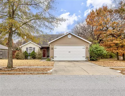 4397 Serviceberry Dr, Fayetteville, AR 72704