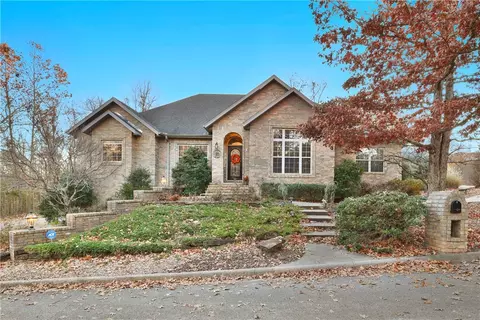 2 Staxton Cir, Bella Vista, AR 72714