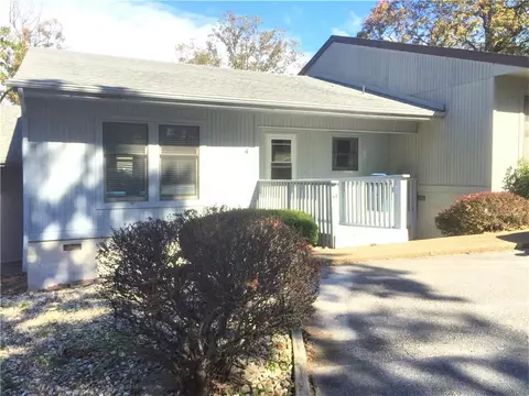 4 Mindy Ln, Bella Vista, AR 72715