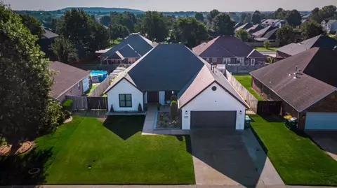 3073 Greenwich St, Springdale, AR 72764