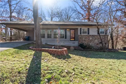 25 Farnham Dr, Bella Vista, AR 72714