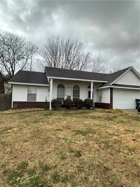 2656 Lost Springs St, Springdale, AR 72764