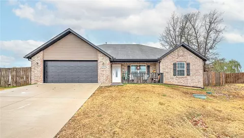 117 Hunter Allen Dr, Springdale, AR 72764