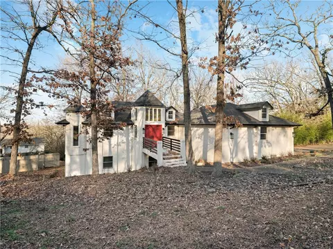 1280 E Columbus Blvd, Fayetteville, AR 72701
