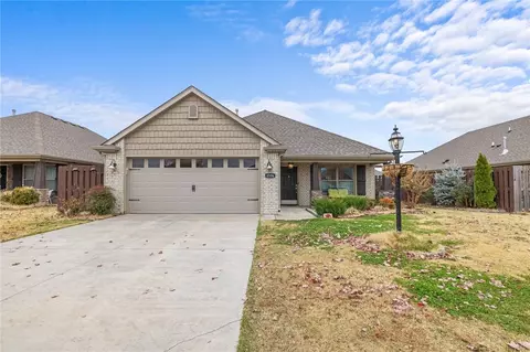 4506 W Divide Dr, Fayetteville, AR 72704