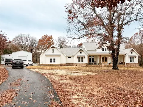 2653 N Double Springs Rd, Fayetteville, AR 72704