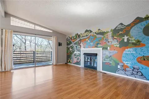 10 Lancaster Dr, Bella Vista, AR 72715