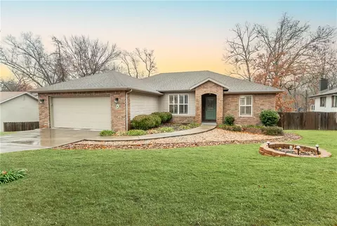 6 Cumbrian Dr, Bella Vista, AR 72714