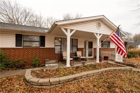 808 Spruce St, Prairie Grove, AR 72753