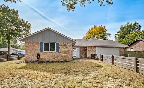 3401 Falcon Rd, Springdale, AR 72762